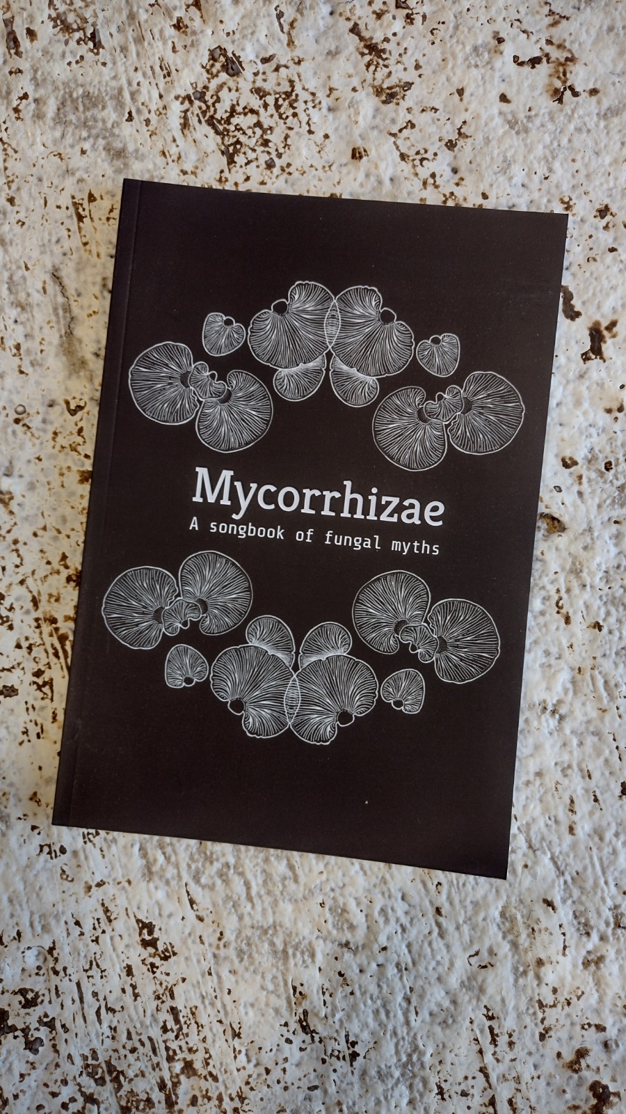Libro "Mycorrhizae, a song of fungal myths"